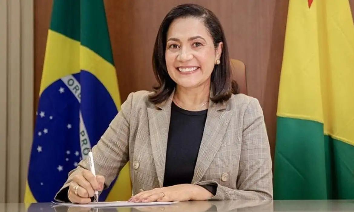 Mailza Assis garante reeleição no governo do Acre