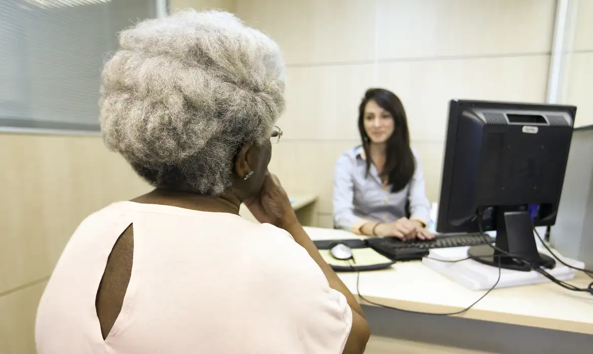 Especialistas propõem aumento gradual da idade mínima para aposentadoria