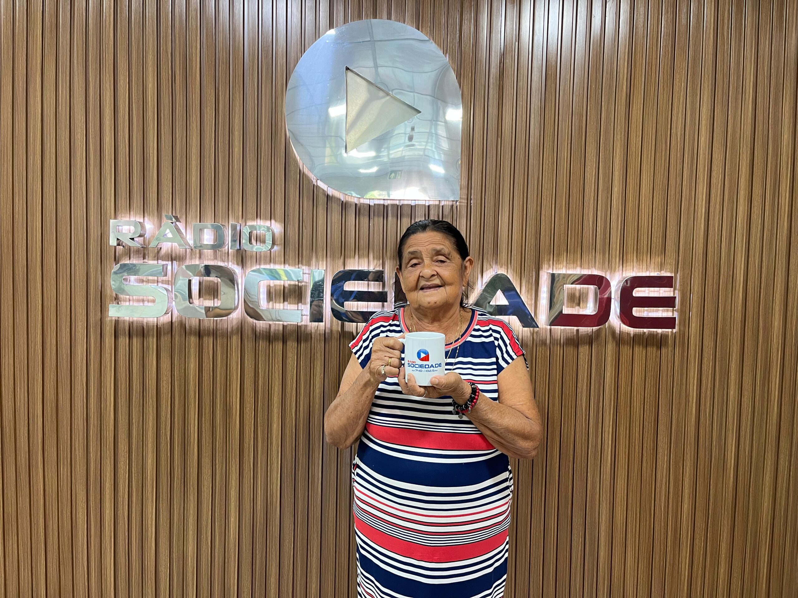 Ouvinte realiza sonho ao conhecer Rádio Sociedade da Bahia