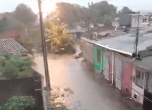 Chuva forte causa transtorno no sul da Bahia; moradores ficam ilhados