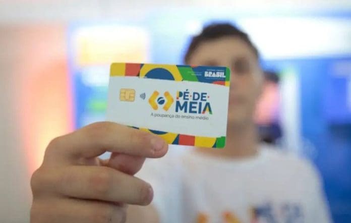 Estudantes nascidos em julho e agosto recebem quinta parcela do Pé-de-Meia