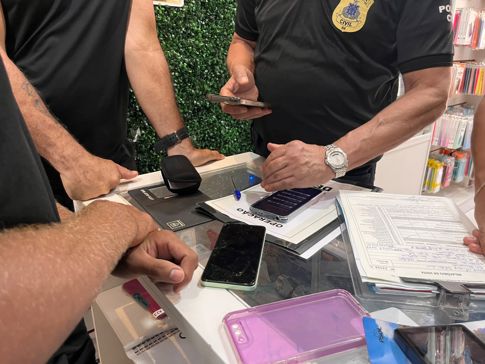 Operação Mobile vistoria lojas de celulares em Salvador