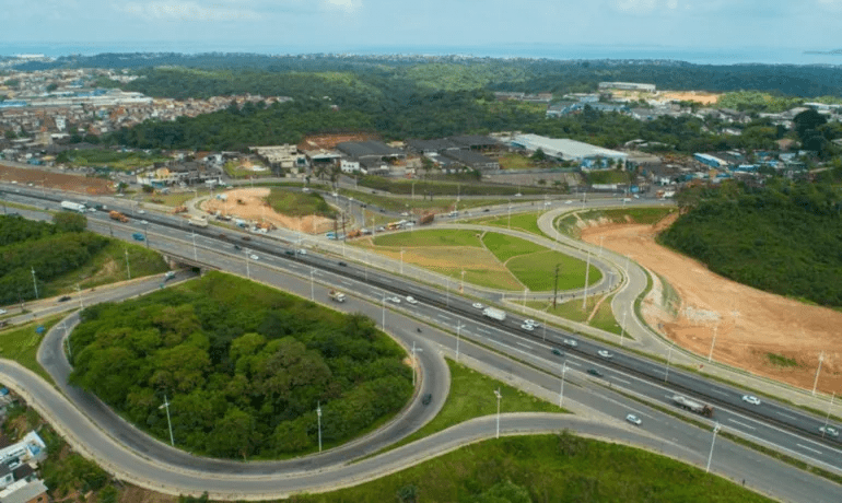 Embasa anuncia alteração temporária no tráfego da BR-324 para obra de duplicação de adutora