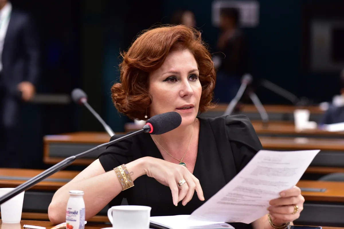 Carla Zambelli terá pedido de extradição reavaliado no fim de outubro