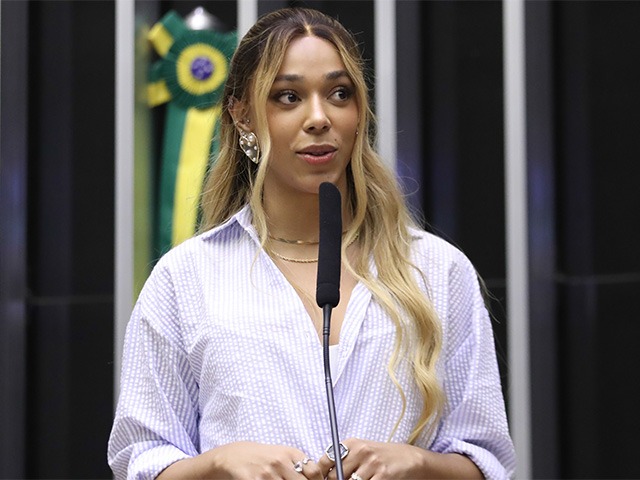 Deputada Erika Hilton recebe ameaça de morte e adia ida às urnas