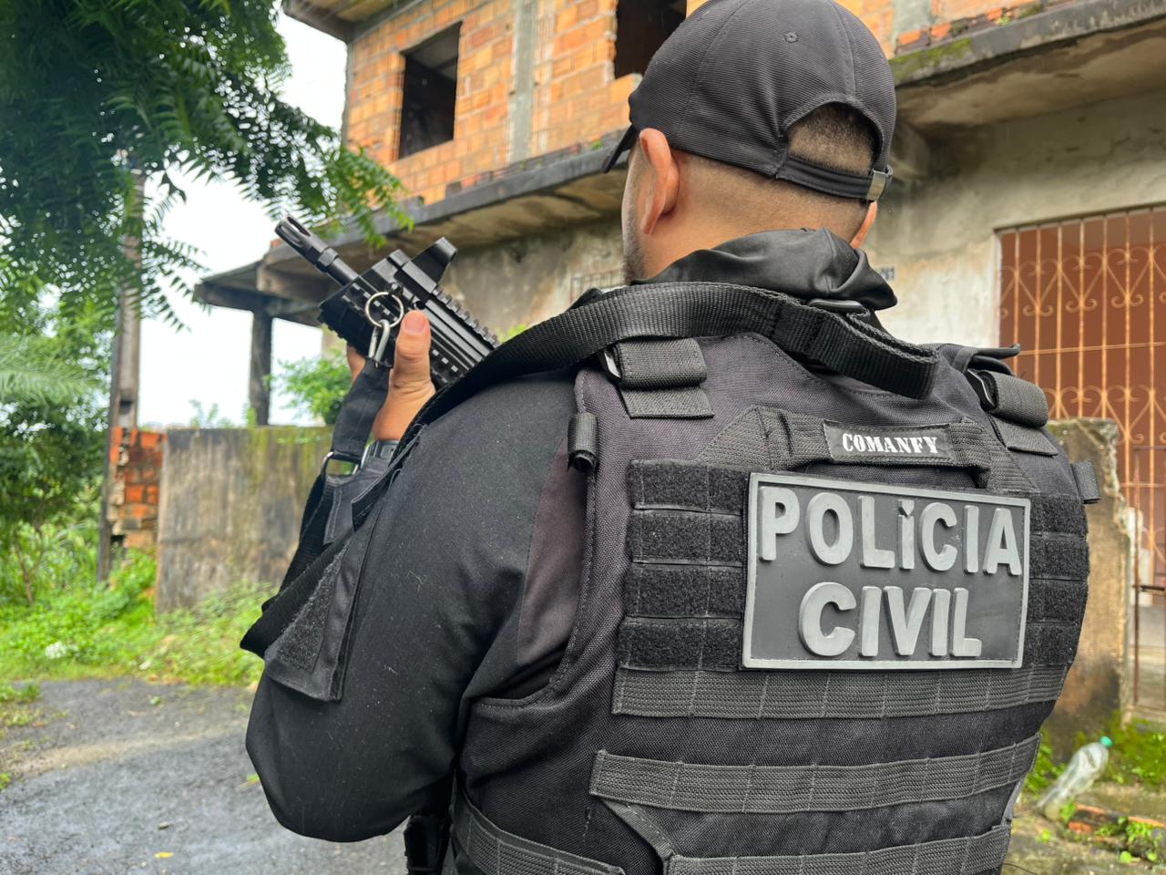 Servidor é morto em casa por grupo encapuzado de facção criminosa