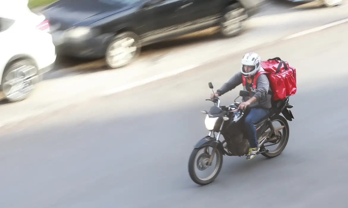 Motoboy denuncia PM por agressão