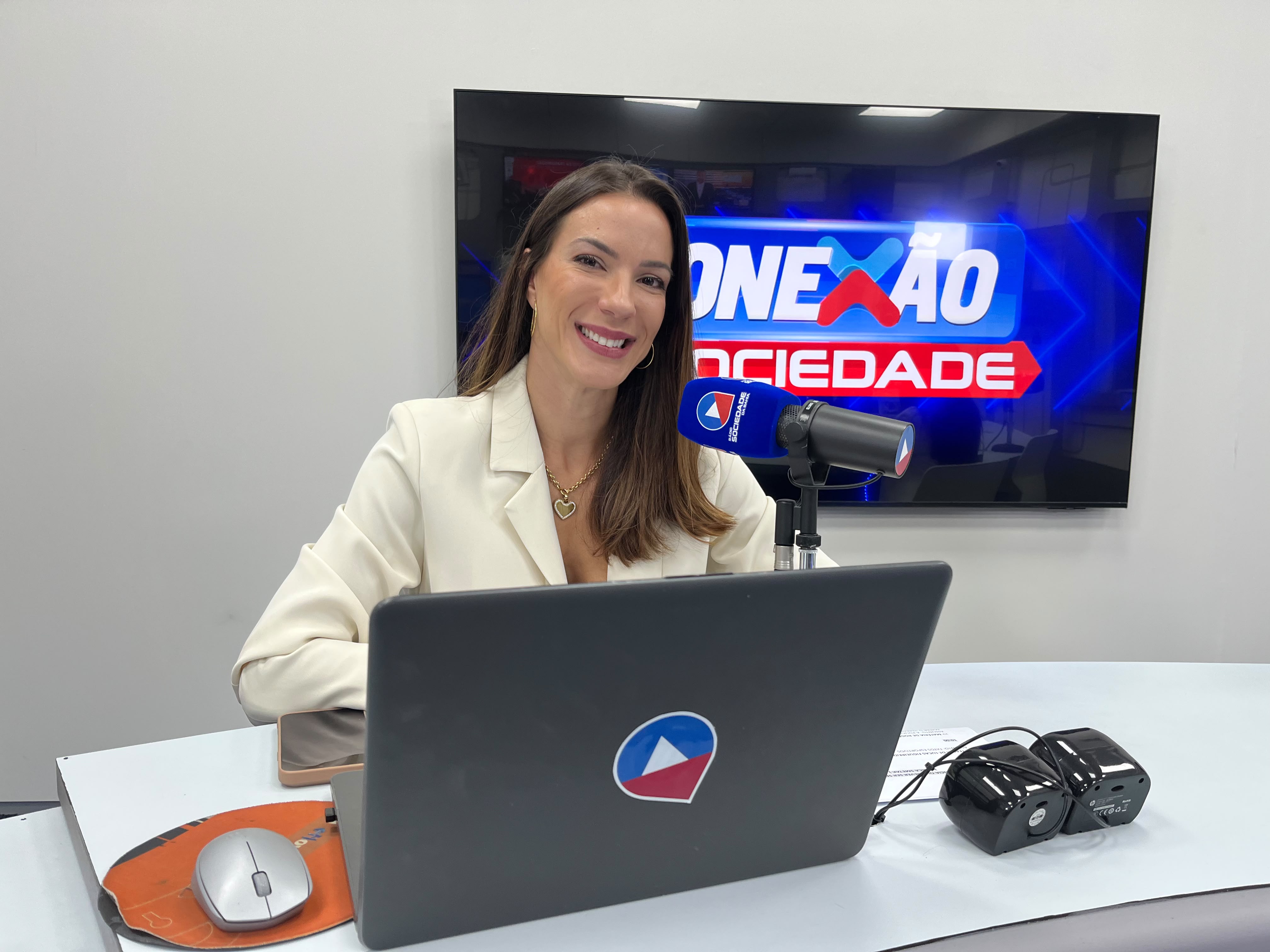 Jéssica Smetak deixa o comando do Conexão Sociedade