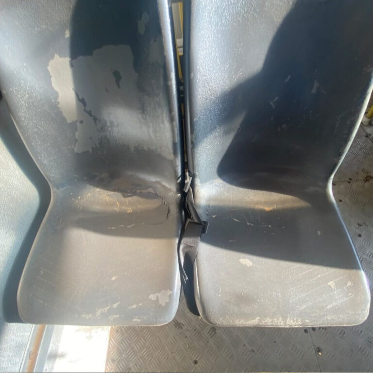 Pais denunciam ônibus escolar inadequado na região do Salitre
