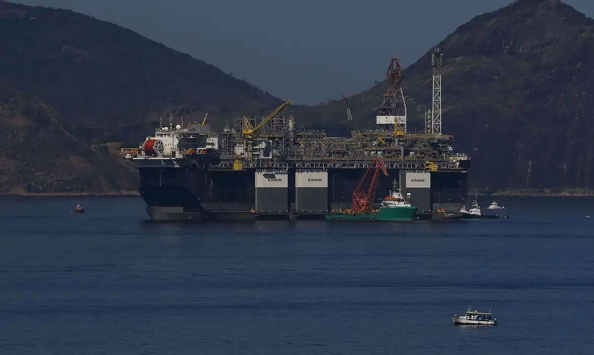 Navio afunda após ataque de drones no Mar Negro