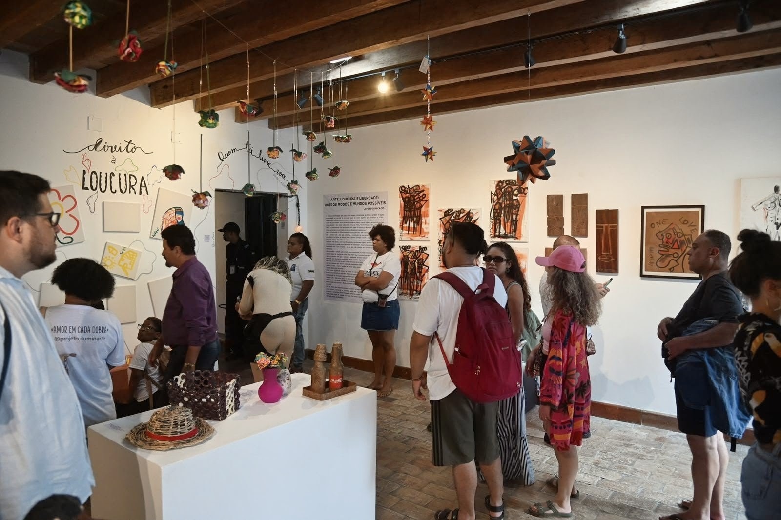 Exposição em Salvador usa arte para abordar saúde mental e inclusão