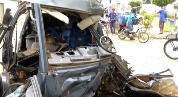 Grave acidente envolvendo van e carro deixa 29 feridos em Planalto