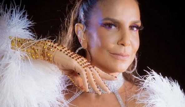 Senador aciona TSE após Ivete fazer L em show
