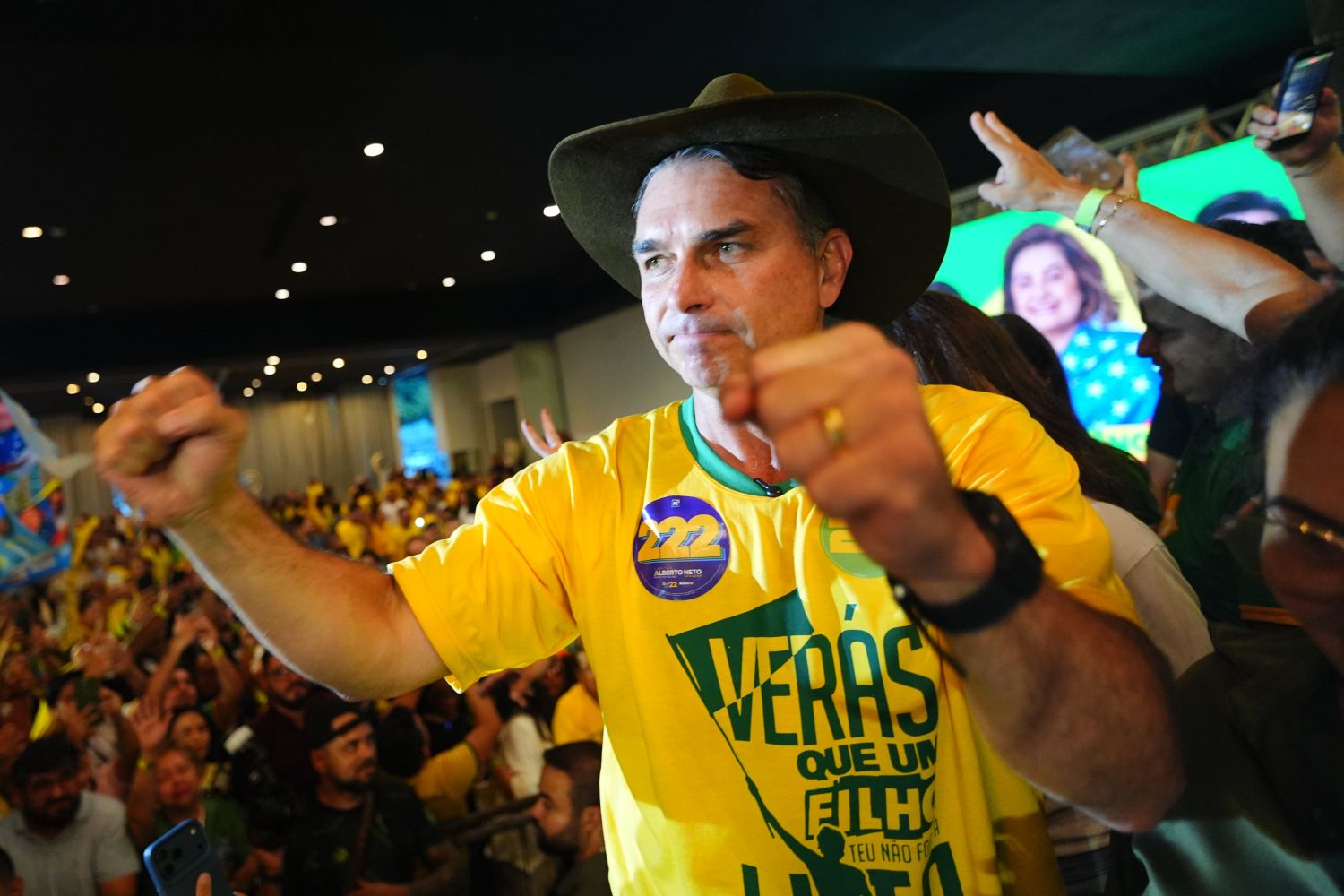 Flávio critica valor do novo Bolsa Família anunciado por Lula