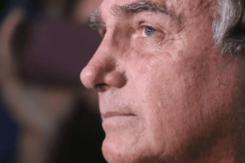 Defesa de Bolsonaro renova solicitação de cirurgia e prisão domiciliar