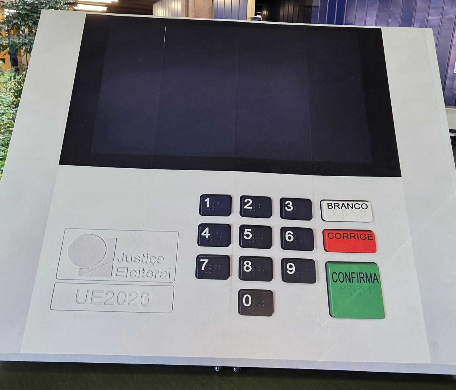 Eleitor volta as urnas no dia 25 de outubro