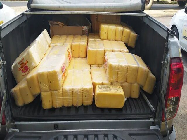 Polícia apreende carga de queijo transportada irregularmente no interior da Bahia