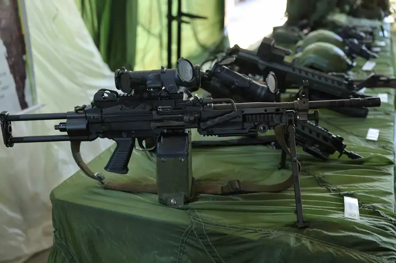 Chefe do Exército britânico pede preparação para possível guerra