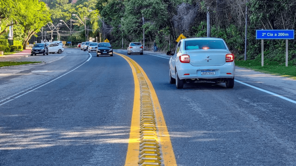 Acidente entre carro e caminhão deixa dois mortos em Porto Seguro
