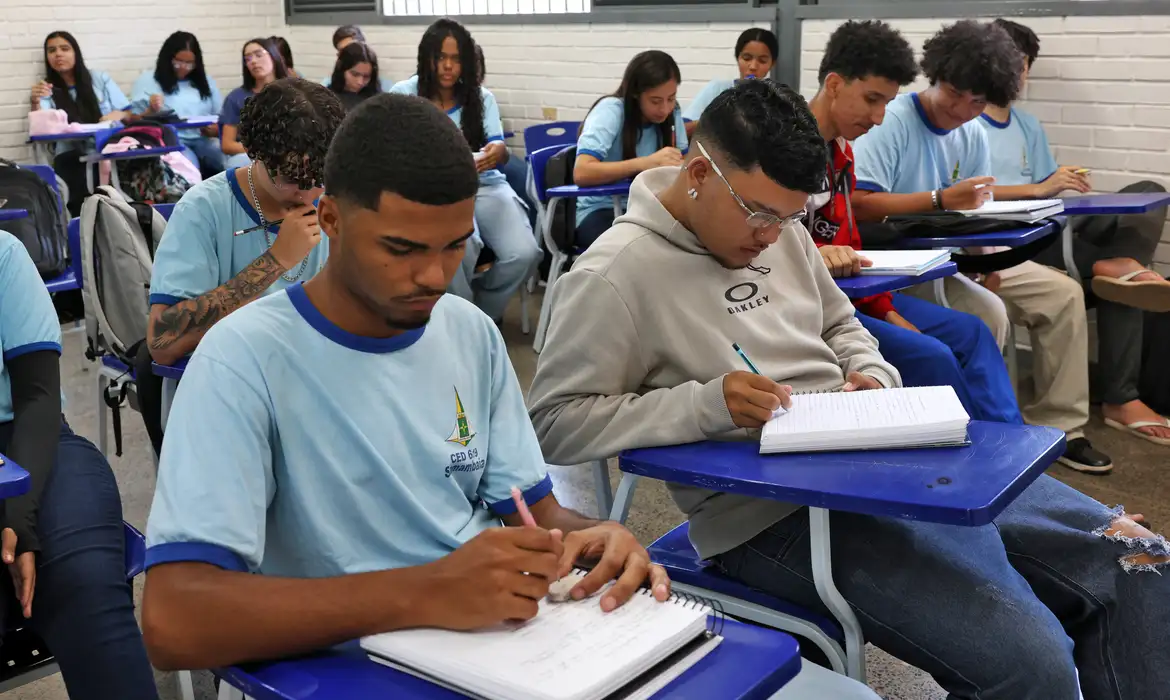 Pé-de-Meia inicia pagamento para nascidos em Novembro e Dezembro 